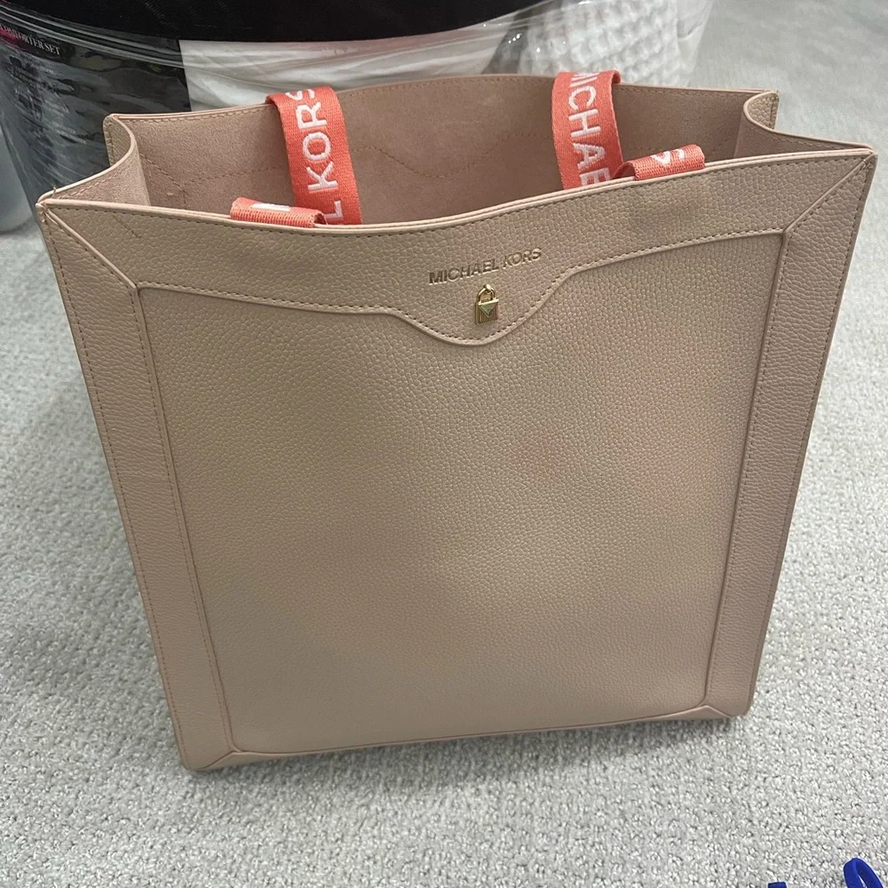 mk bag - Picture 1 of 3